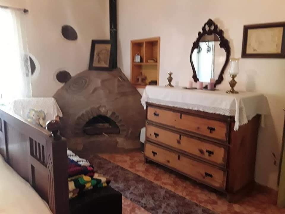 Ecoartejeda Cave House Guest House Exterior foto